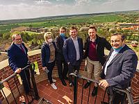 Wieża widokowa w Cedyni po rewitalizacji. Uroczyste otwarcie odbyło się 28 kwietnia 2021 r. Fot. UM w Cedyni. Wieża widokowa w Cedyni po rewitalizacji. Uroczyste otwarcie odbyło się 28 kwietnia 2021 r. Fot. UM w Cedyni.