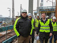 Można dostrzec już pierwsze elementy budynku. Do tego pół tysiąca pali wbitych w ziemię, oczyszczony teren, wykonane zbrojenia i pierwsze betonowanie fundamentów. Można dostrzec już pierwsze elementy budynku. Do tego pół tysiąca pali wbitych w ziemię, oczyszczony teren, wykonane zbrojenia i pierwsze betonowanie fundamentów.