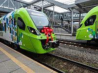 Na pierwszym planie - hybryda, która o godz. 12.13 wyruszyła do Słupska. Na sąsiednim torze - hybryda, która po Pomorzu Zachodnim kursuje już od kilku miesięcy. Na pierwszym planie - hybryda, która o godz. 12.13 wyruszyła do Słupska. Na sąsiednim torze - hybryda, która po Pomorzu Zachodnim kursuje już od kilku miesięcy.