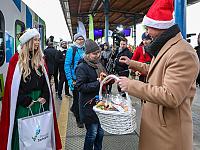 Przed premierowym kursem nowych hybryd na pasażerów czekały niespodzianki. Przed premierowym kursem nowych hybryd na pasażerów czekały niespodzianki.