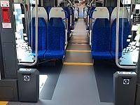 W pojazdach zaplanowano 154 stałe miejsca siedzące, 36 uchylnych oraz 273 miejsca stojące