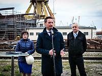 Marszałek Olgierd Geblewicz podczas wystąpienia w firmie Finomar.