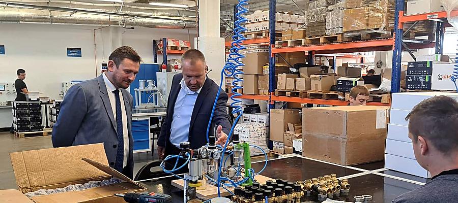 Firma Arka z Sianowa a światowe rynki. Innowacyjne rozwiązania dla systemów wodnych i grzewczych. Firma Arka z Sianowa a światowe rynki. Innowacyjne rozwiązania dla systemów wodnych i grzewczych.