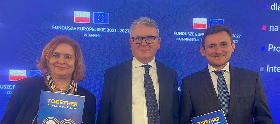 Wicemarszałek Tomasz Sobieraj reprezentował Województwo Zachodniopomorskie podczas inauguracji programów europejskich na lata 2021-2027 w Zamku Królewskim w Warszawie. Wicemarszałek Tomasz Sobieraj reprezentował Województwo Zachodniopomorskie podczas inauguracji programów europejskich na lata 2021-2027 w Zamku Królewskim w Warszawie.