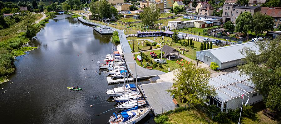 Wypiękniały tereny nad rzeką Łarpia w Policach. Wypiękniały tereny nad rzeką Łarpia w Policach.